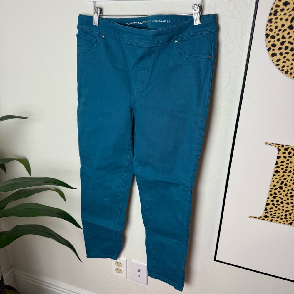 Chico’s Perfect Stretch Girlfriend Slim Leg Ankle Pants – Size 1